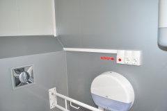 Toilettenwagen-mit-behinderten-WC