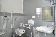 Toilettenwagen-mit-behinderten-WC