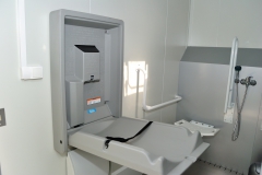 Toilettenwagen-mit-behinderten-WC