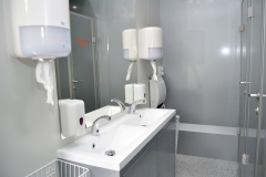 Toilettenwagen-mit-behinderten-WC