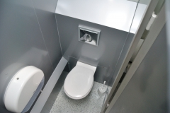 Toilettenwagen-mit-behinderten-WC