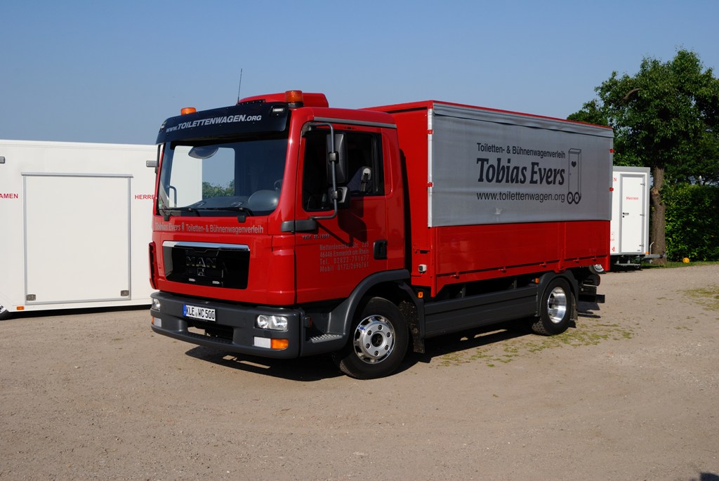Toiletten und Buehnenwagenverleih